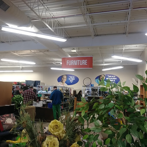 Thrift Store «Goodwill Store & Donation Center», reviews and photos, 1521 Lee St, Des Plaines, IL 60018, USA