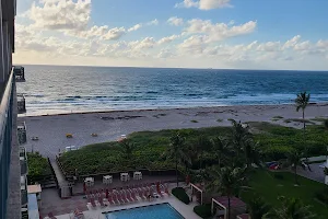 Palm Beach Shores Resort Day Spa image
