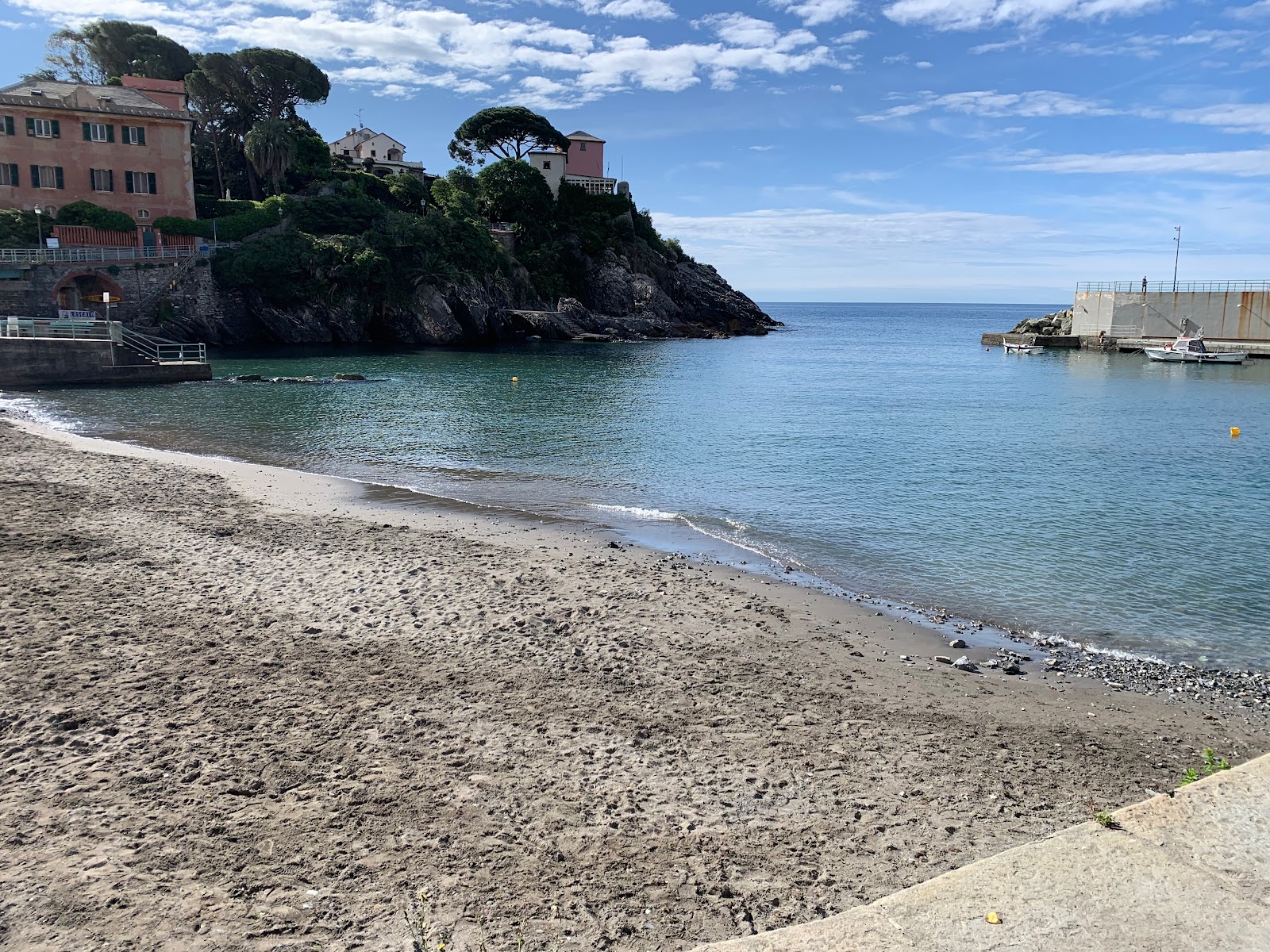 Foto di Spiaggia del Porticciolo di Nervi e l'insediamento