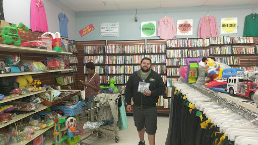 Thrift Store «Village Discount Outlet», reviews and photos, 2930 State Rd, Cuyahoga Falls, OH 44223, USA