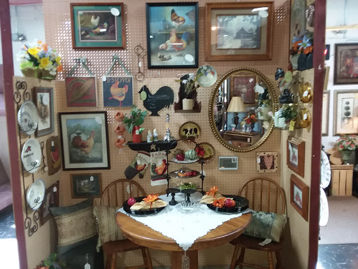 Flea Market «Springfield Flea Market & Gifts», reviews and photos, 1325 E Trafficway St, Springfield, MO 65802, USA