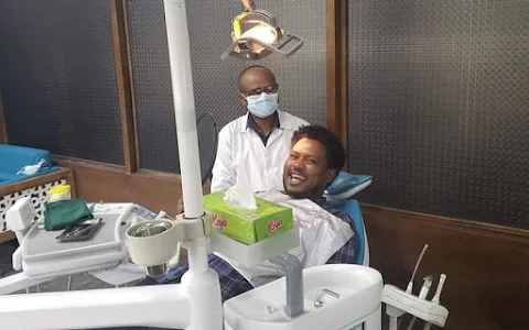Green Life Specialty Dental Clinic image