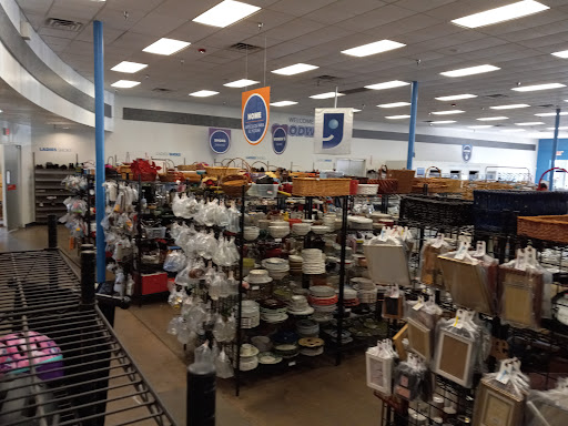 Thrift Store «43rd & Thunderbird Goodwill Retail Store & Donation Center», reviews and photos, 4147 W Thunderbird Rd, Phoenix, AZ 85053, USA