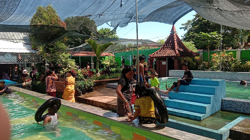 Kolam Renang Sumber Bahagia