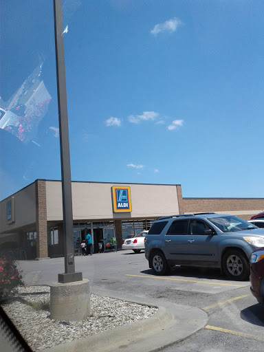 Supermarket «ALDI», reviews and photos, 1530 SW Arvonia Pl, Topeka, KS 66615, USA