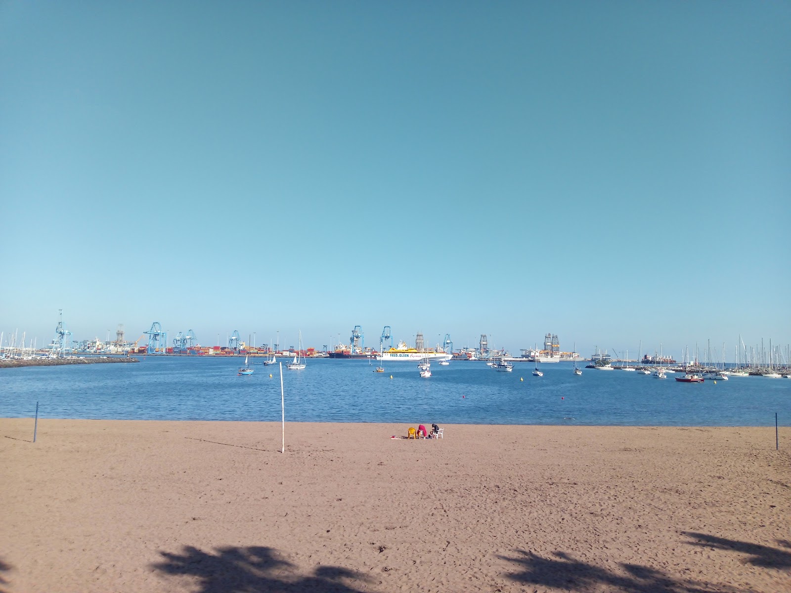 Playa de Las Alcaravaneras'in fotoğrafı ve yerleşim