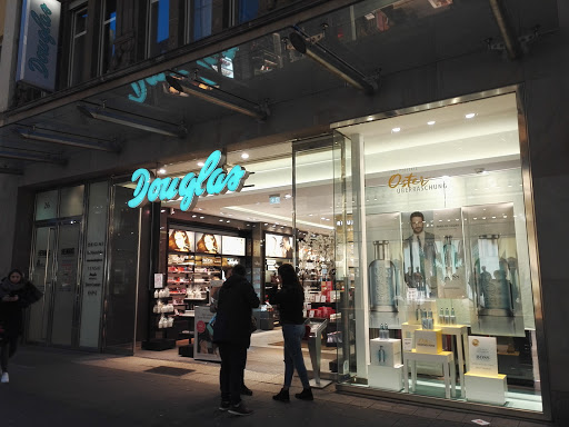 Läden, um Frauen Fluchos Schuhe zu kaufen Düsseldorf