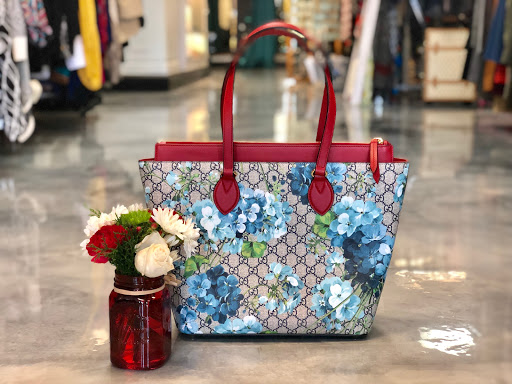 Consignment Shop «SecondHand Savvys», reviews and photos, 210 S Kings Ave, Brandon, FL 33511, USA