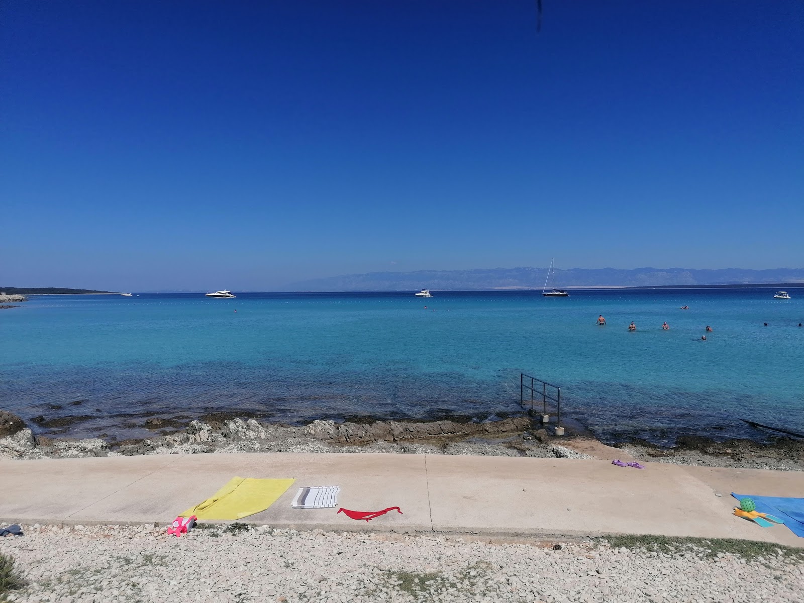 Foto de Sotorisce beach con parcialmente limpio nivel de limpieza