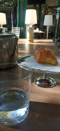 Opinii despre O Κήπος του Μουσείου în Αθήνα - Εστιατόριο