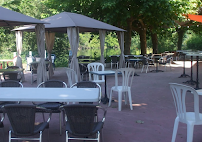 Atmosphère du Restaurant français Auberge Les Avalats à Saint-Juéry - n°1