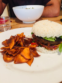 Hamburger végétarien du Restaurant de cuisine fusion asiatique Nha Kha à Bordeaux - n°2