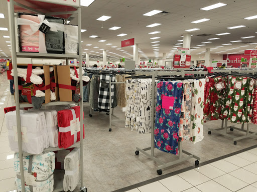 Clothing Store «Burlington Coat Factory», reviews and photos, 6120 Northwest Hwy, Crystal Lake, IL 60014, USA