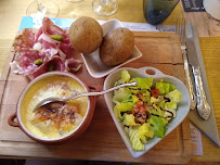 Raclette du Restaurant français Le Chalet Gourmand à Cluses - n°9