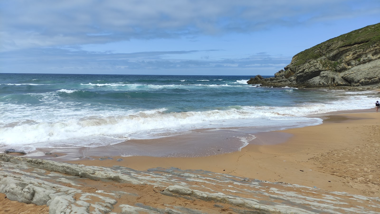 Playa de Tagle'in fotoğrafı dağlarla çevrili