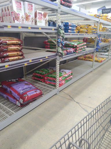 Department Store «Walmart Supercenter», reviews and photos, 2151 W Oaklawn Rd, Pleasanton, TX 78064, USA