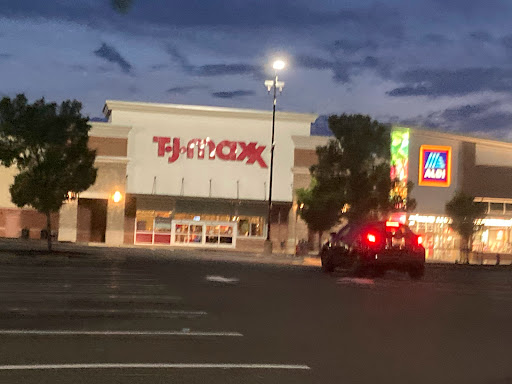 Department Store «T.J. Maxx», reviews and photos, 1751 Ritchie Station Ct, Capitol Heights, MD 20743, USA