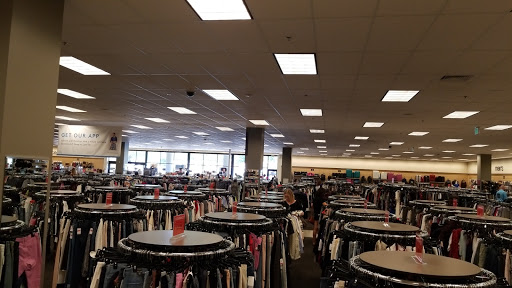 Department Store «Nordstrom Rack Sunset Valley Shopping Center», reviews and photos, 5601 Brodie Ln, Sunset Valley, TX 78745, USA