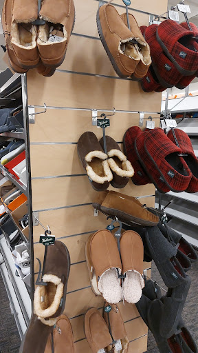 Department Store «Nordstrom Rack West Farm Shopping Center», reviews and photos, 1600 SE Rd, Farmington, CT 06032, USA