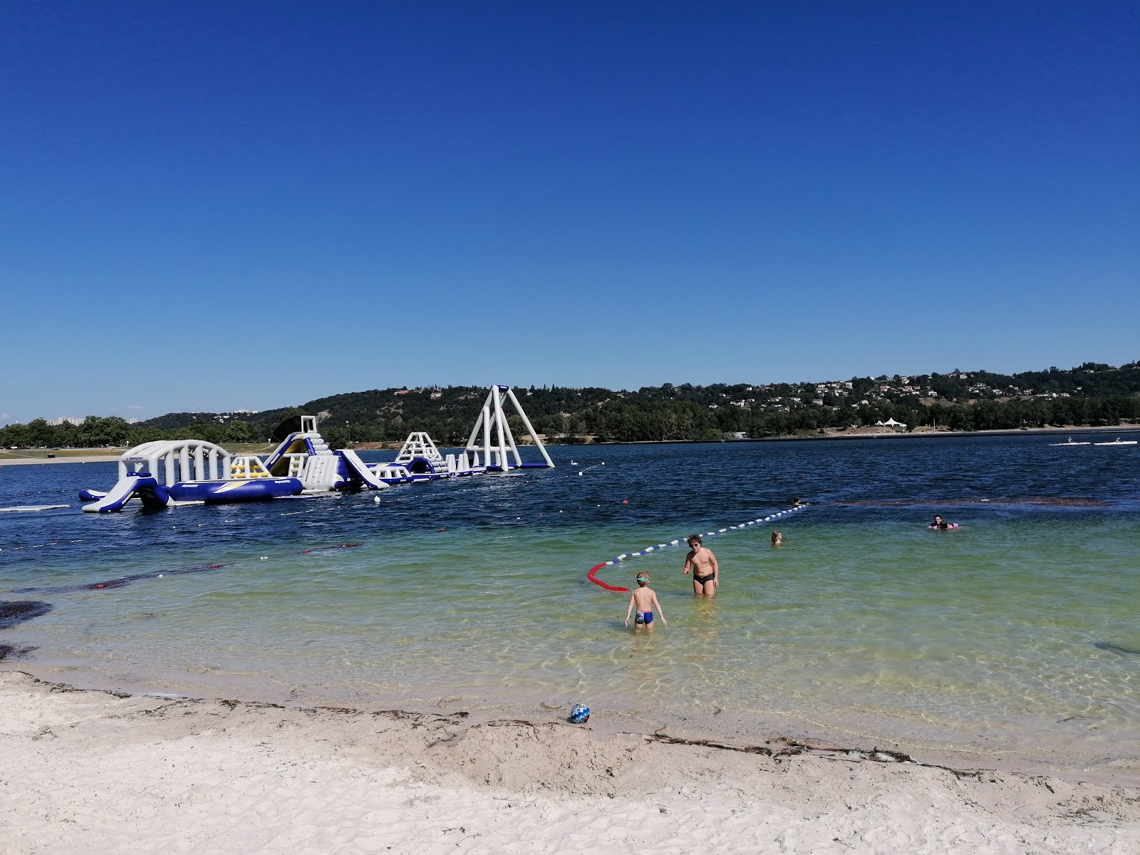 Photo de L'atol Beach avec un rivage spacieux