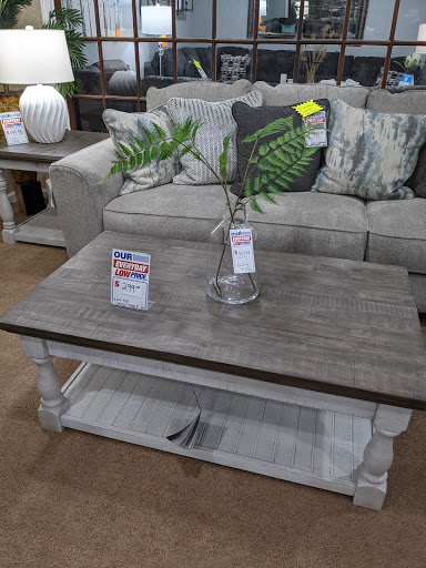 Furniture Store «Discount Furniture Store», reviews and photos, 504 E Market St, York, PA 17403, USA