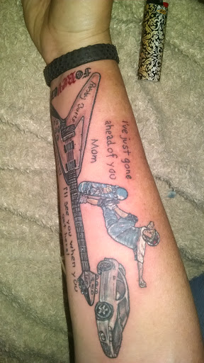 Tattoo Shop «Jolly Roger Tattoo Shop», reviews and photos, 1000 Old Mayfield Rd, Paducah, KY 42003, USA