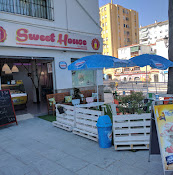 Sweet House Heladeria - Av. Hermanos Alvarez Quintero, 8, 29670 San Pedro Alcántara, Málaga