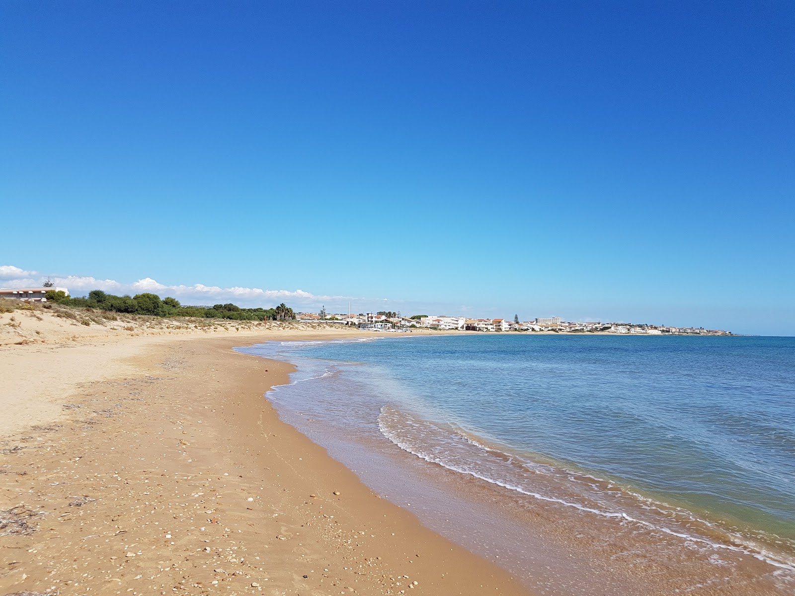 Fotografie cu Spiaggia di Caucana zonele de facilități