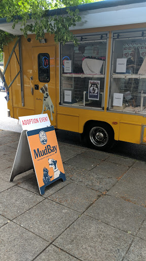 Pet Supply Store «Mud Bay», reviews and photos, 2611 California Ave SW, Seattle, WA 98116, USA