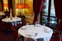 Atmosphère du Restaurant cantonais Chez Ly - Champs-Elysées à Paris - n°17