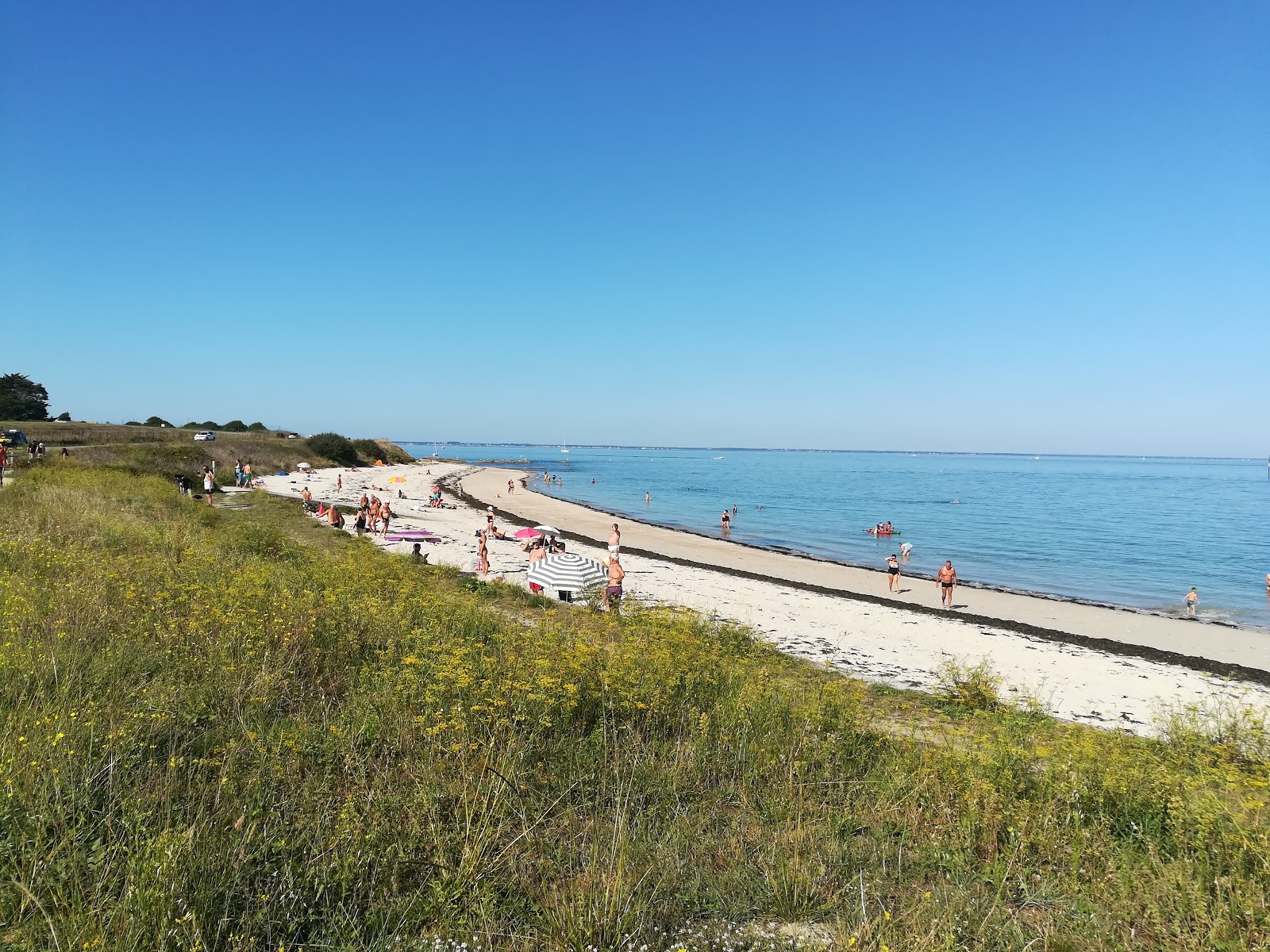 Foto van Plage de l'Aerodrome met ruim strand