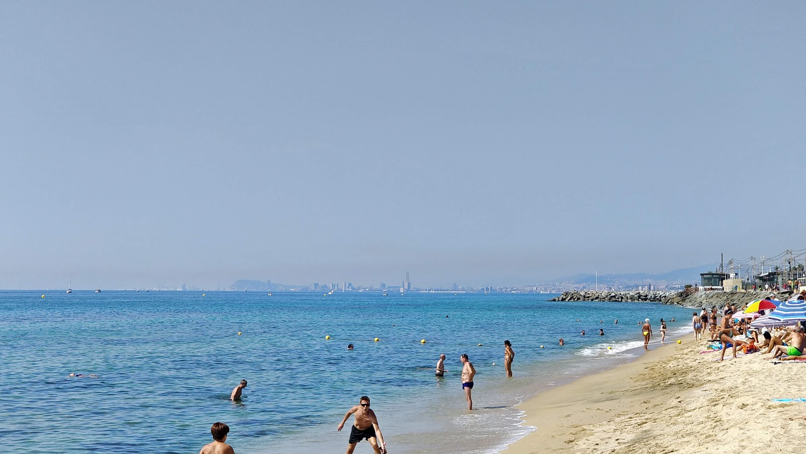 Fotografija Platja Pla de l'Os z turkizna voda površino