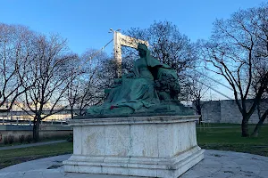 Statue of Elizabeth Queen of Hungary image