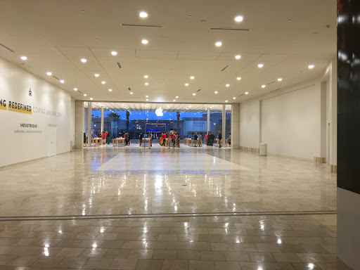 Computer Store «Apple Biltmore», reviews and photos, 2502 E Camelback Rd, Phoenix, AZ 85016, USA