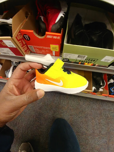 Shoe Store «Shoe Carnival», reviews and photos, 180 Collins Rd NE, Cedar Rapids, IA 52402, USA