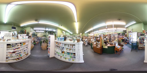 Grocery Store «Bear Foods Natural Market», reviews and photos, 125 E Woodin Ave, Chelan, WA 98816, USA