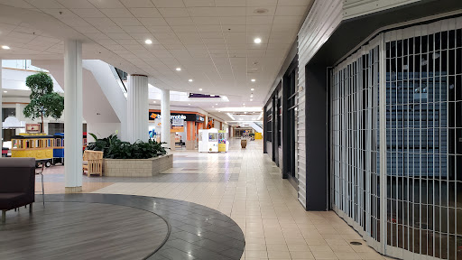 Shopping Mall «Stratford Square Mall», reviews and photos, 152 Stratford Dr, Bloomingdale, IL 60108, USA