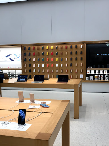 Computer Store «Apple St. Johns Town Center», reviews and photos, 4835 River City Dr, Jacksonville, FL 32246, USA