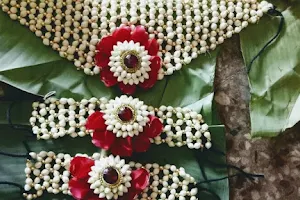 Flower jewellery goa image