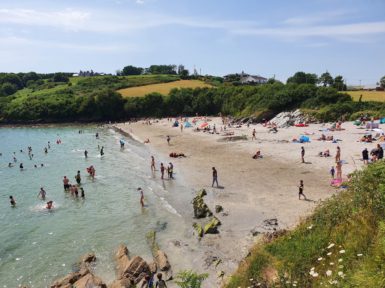 Foto von Dock Strand (Kinsale Strand) mit beiger sand Oberfläche