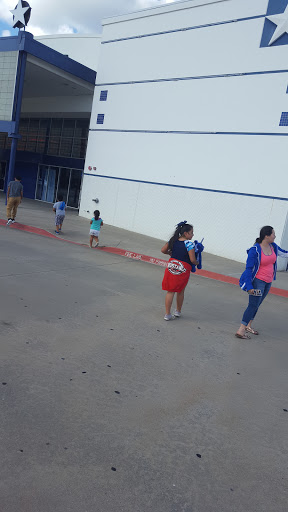 Movie Theater «Studio Movie Grill», reviews and photos, 1600 S Stemmons Fwy, Lewisville, TX 75067, USA