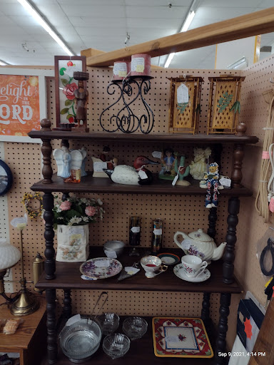 Flea Market «Emporium 1101 - Anderson», reviews and photos, 2200 S Scatterfield Rd, Anderson, IN 46012, USA