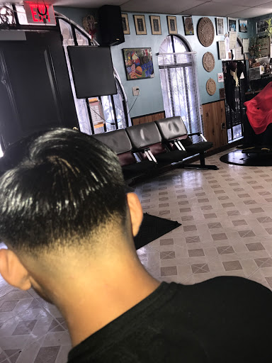 Barber Shop «Peluqueria Mi Guerrero Barber Shop Unisex», reviews and photos, 208 Milby St, Houston, TX 77003, USA