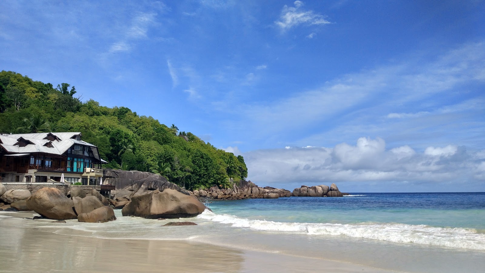 Anse Takamaka Beach'in fotoğrafı ve yerleşim