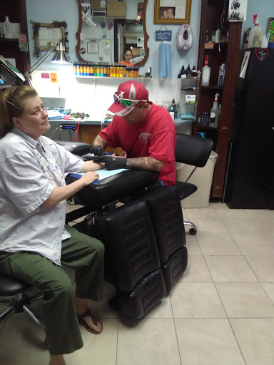 Tattoo Shop «Tit 4 Tat», reviews and photos, 2304 W Fairfield Dr, Pensacola, FL 32505, USA