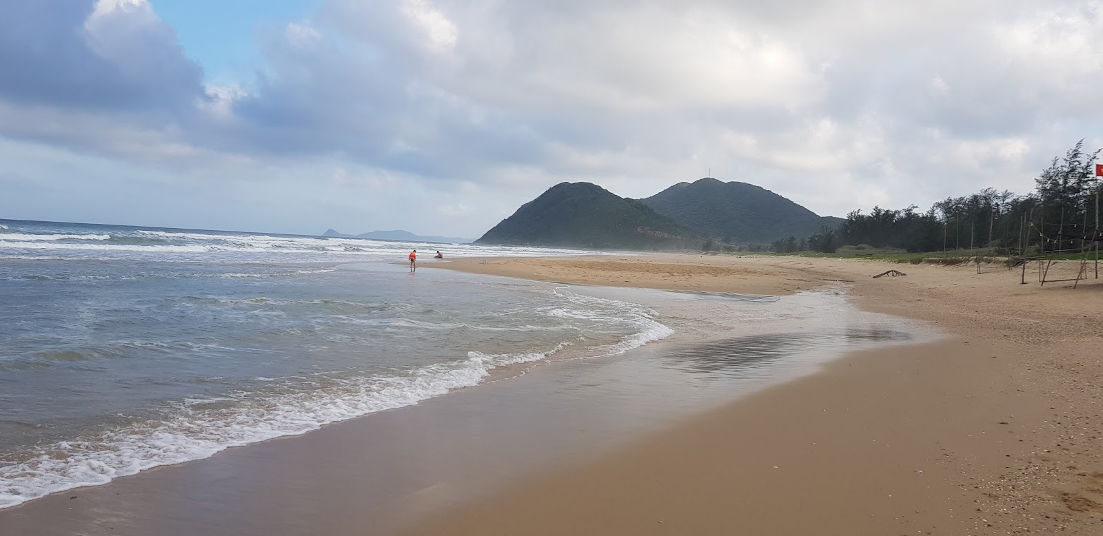 Quan Lan beach'in fotoğrafı - Çocuklu aile gezginleri için önerilir