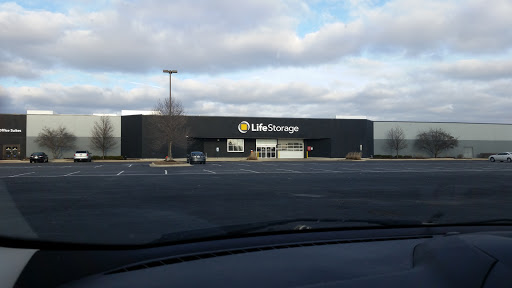 Self-Storage Facility «Life Storage», reviews and photos, 450 Airport Rd, Elgin, IL 60123, USA