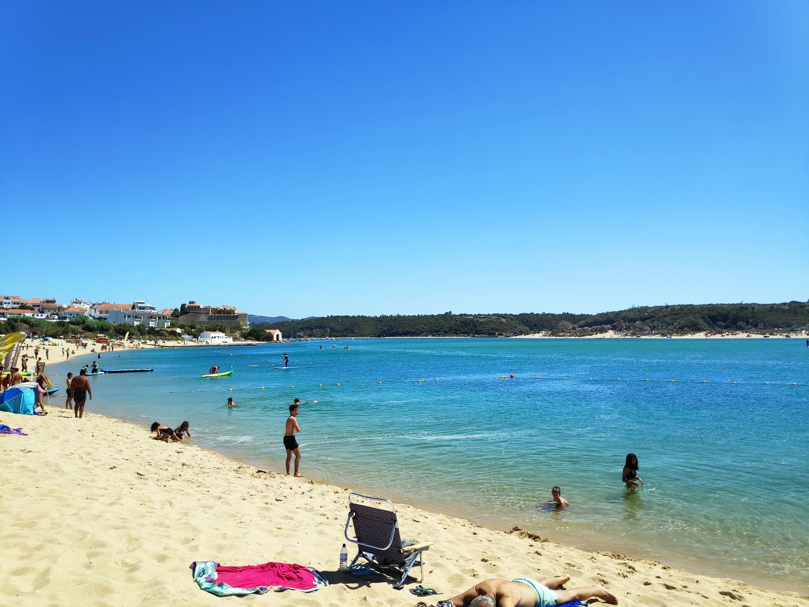 Foto von Praia da Franquia mit türkisfarbenes wasser Oberfläche