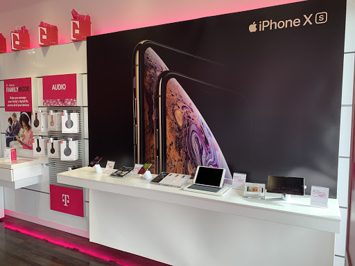 Cell Phone Store «T-Mobile», reviews and photos, 2645 Arapaho Rd #137, Garland, TX 75044, USA