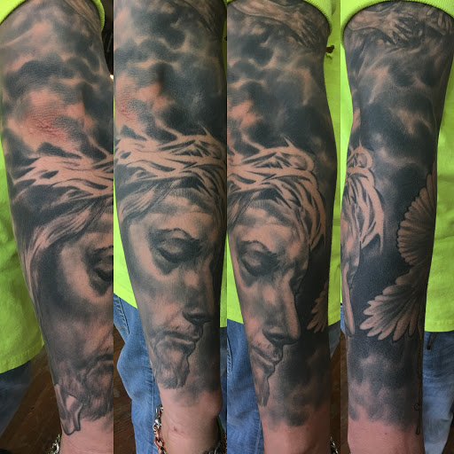 Tattoo Shop «Moth Studio», reviews and photos, 428 W Commercial St, Springfield, MO 65803, USA